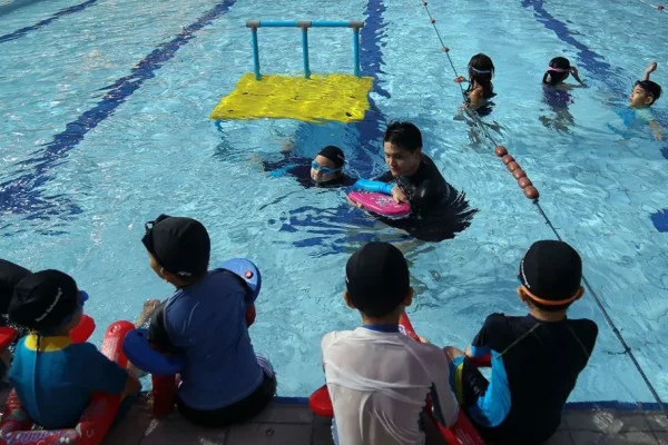 การว่ายน้ำในโรงเรียนกีฬา (Sports School) ของจีน: จุดเริ่มต้นของแชมป์โลก